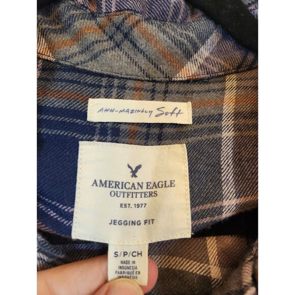 American Eagle Outfitters Women's Multicolor Plaid Button Down Shirt Size Small - Picture 3 of 6